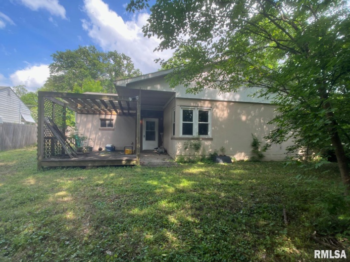 616 OAKLAND Avenue, Carbondale, Illinois 62901, 3 Bedrooms Bedrooms, 0 ,1 BathroomBathrooms,Residential,For Sale,OAKLAND,0,RMAEB458295