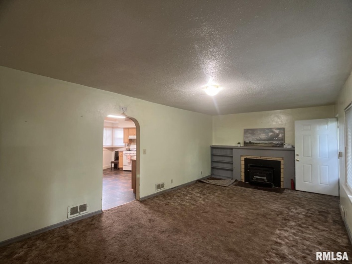 616 OAKLAND Avenue, Carbondale, Illinois 62901, 3 Bedrooms Bedrooms, 0 ,1 BathroomBathrooms,Residential,For Sale,OAKLAND,0,RMAEB458295