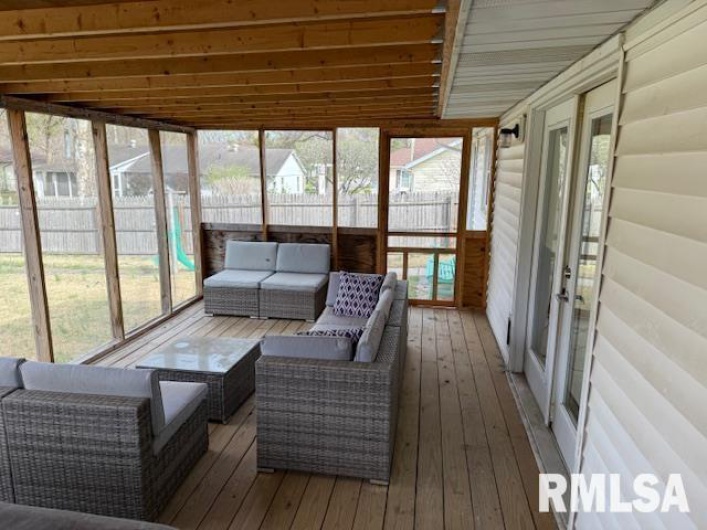 804 EMERALD Lane, Carbondale, Illinois 62901, 3 Bedrooms Bedrooms, 0 ,1 BathroomBathrooms,Residential,For Sale,EMERALD,0,RMAEB457622