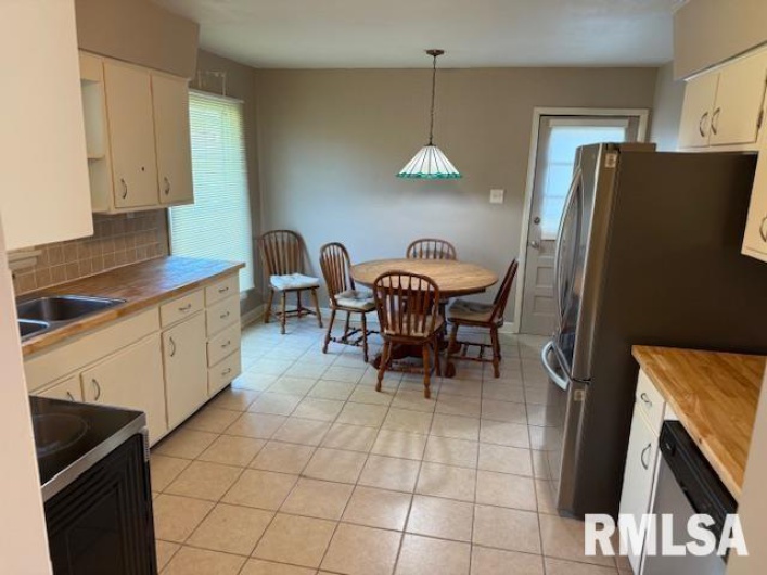 804 EMERALD Lane, Carbondale, Illinois 62901, 3 Bedrooms Bedrooms, 0 ,1 BathroomBathrooms,Residential,For Sale,EMERALD,0,RMAEB457622