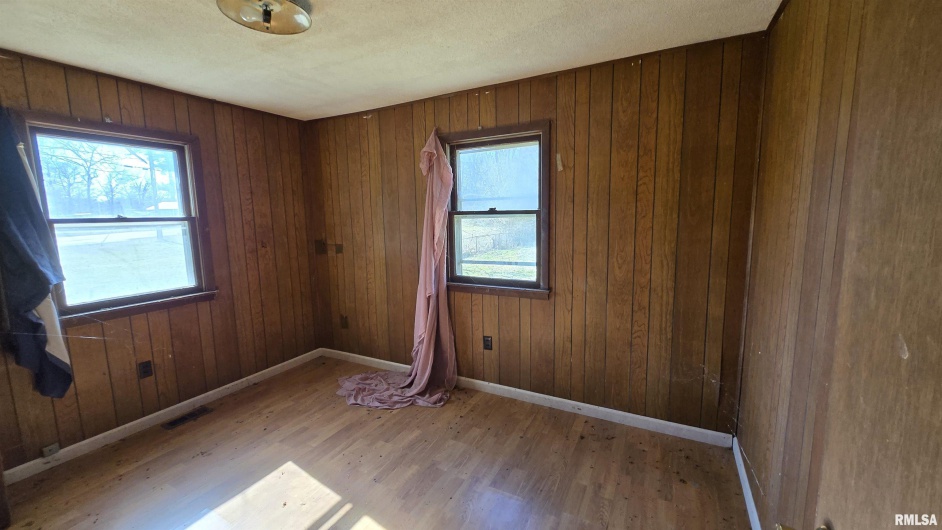 101 DIAMOND Street, Mound City, Illinois 62963, 5 Bedrooms Bedrooms, 0 ,1 BathroomBathrooms,Residential,For Sale,DIAMOND,0,RMAEB458298