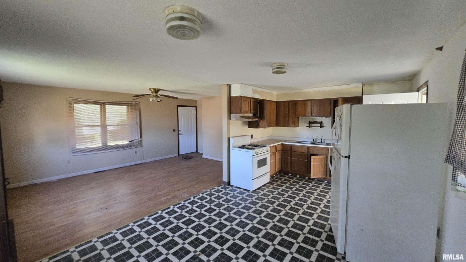 101 DIAMOND Street, Mound City, Illinois 62963, 5 Bedrooms Bedrooms, 0 ,1 BathroomBathrooms,Residential,For Sale,DIAMOND,0,RMAEB458298