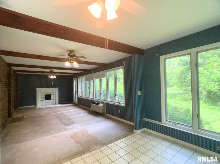 105 Violet Lane, Carbondale, Illinois 62901, 0 , 0 ,0,Residential Income,For Sale,Violet,0,RMAEB458301