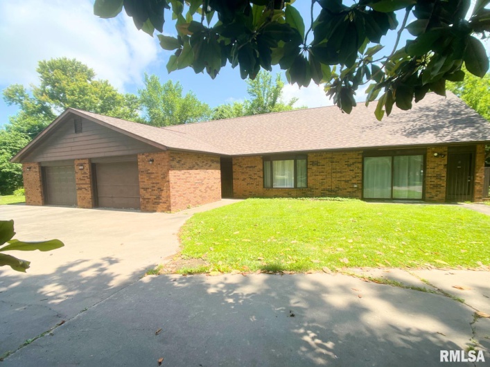 105 Violet Lane, Carbondale, Illinois 62901, 0 , 0 ,0,Residential Income,For Sale,Violet,0,RMAEB458301