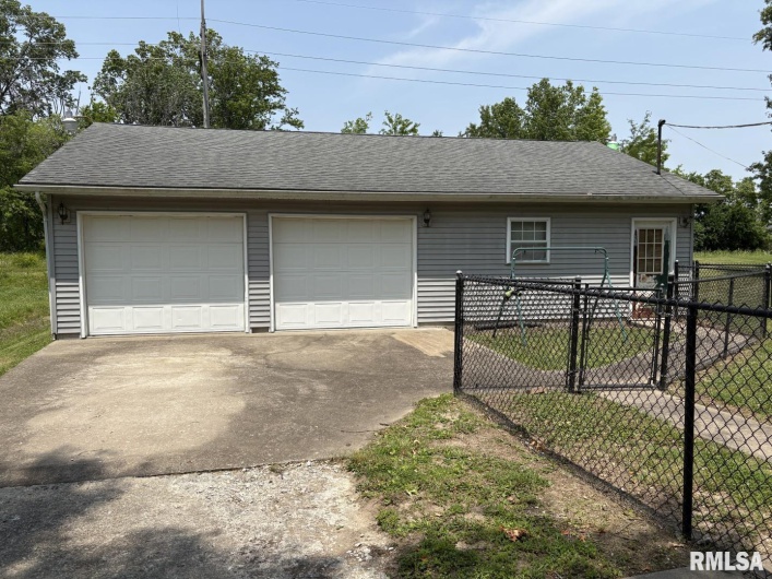 1606 & 1608 Faust Street, Marion, Illinois 62959, 3 Bedrooms Bedrooms, 0 ,1 BathroomBathrooms,Residential,For Sale,Faust,0,RMAEB458306