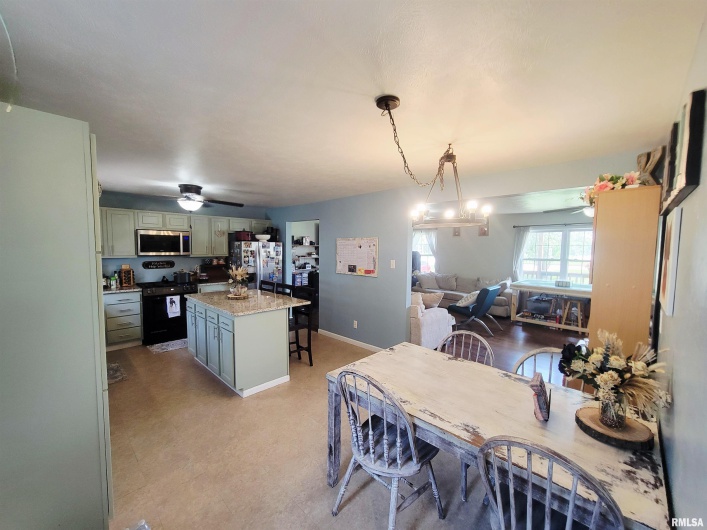 100 STABLE Drive, Carterville, Illinois 62918, 3 Bedrooms Bedrooms, 0 ,2 BathroomsBathrooms,Residential,For Sale,STABLE,0,RMAEB458308
