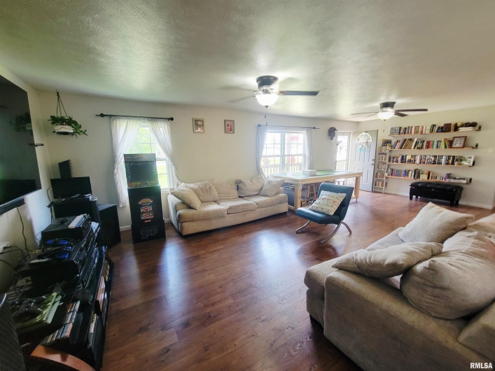100 STABLE Drive, Carterville, Illinois 62918, 3 Bedrooms Bedrooms, 0 ,2 BathroomsBathrooms,Residential,For Sale,STABLE,0,RMAEB458308