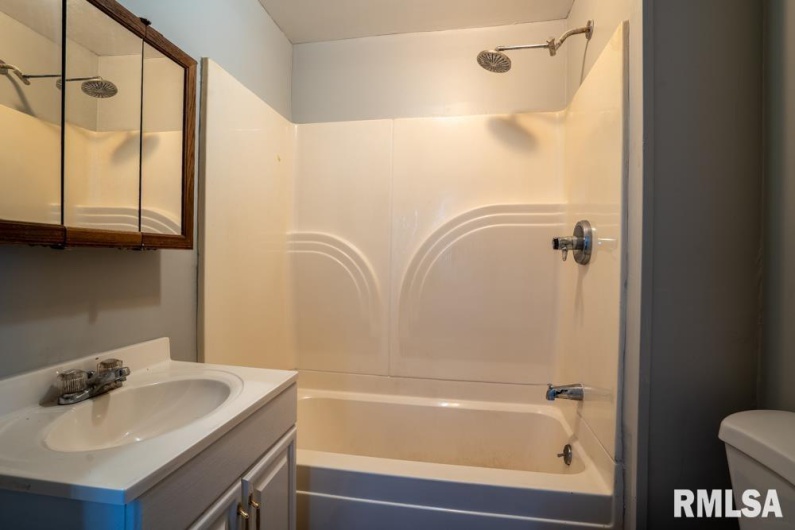 710 Bentley Street, Marion, Illinois 62959, 3 Bedrooms Bedrooms, 0 ,1 BathroomBathrooms,Residential,For Sale,Bentley,0,RMAQC4264109