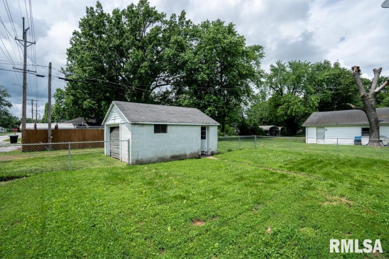 710 Bentley Street, Marion, Illinois 62959, 3 Bedrooms Bedrooms, 0 ,1 BathroomBathrooms,Residential,For Sale,Bentley,0,RMAQC4264109