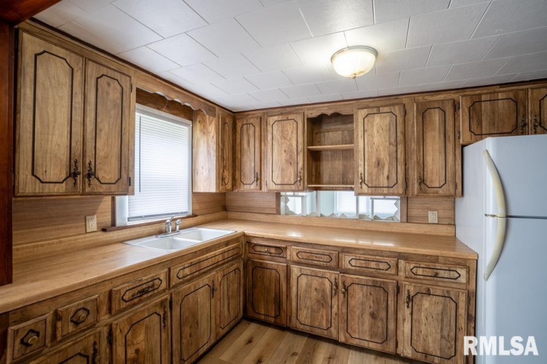 710 Bentley Street, Marion, Illinois 62959, 3 Bedrooms Bedrooms, 0 ,1 BathroomBathrooms,Residential,For Sale,Bentley,0,RMAQC4264109
