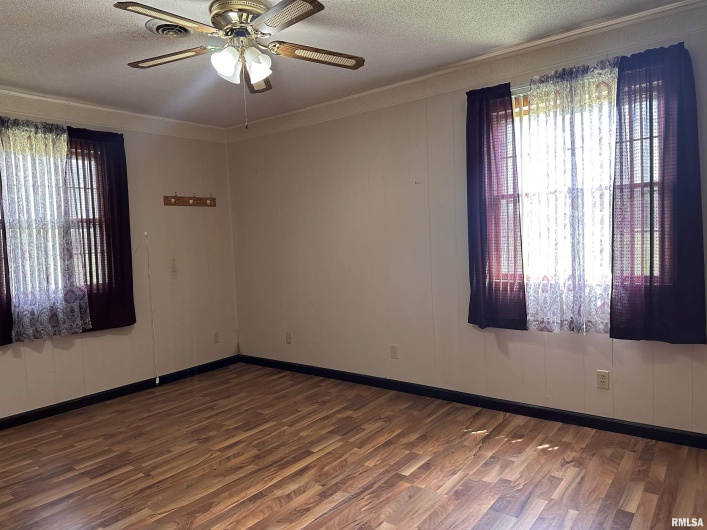 690 RAILROAD Street, Tamms, Illinois 62988, 3 Bedrooms Bedrooms, 0 ,2 BathroomsBathrooms,Residential,For Sale,RAILROAD,0,RMAQC4264110