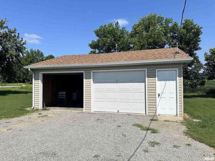 690 RAILROAD Street, Tamms, Illinois 62988, 3 Bedrooms Bedrooms, 0 ,2 BathroomsBathrooms,Residential,For Sale,RAILROAD,0,RMAQC4264110