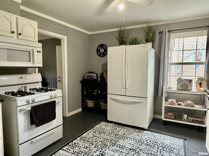 302 LINDSEY Avenue, Metropolis, Illinois 62960, 2 Bedrooms Bedrooms, 0 ,1 BathroomBathrooms,Residential,For Sale,LINDSEY,0,RMAEB458314