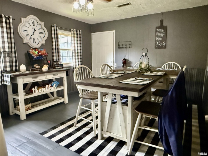302 LINDSEY Avenue, Metropolis, Illinois 62960, 2 Bedrooms Bedrooms, 0 ,1 BathroomBathrooms,Residential,For Sale,LINDSEY,0,RMAEB458314