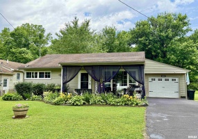 302 LINDSEY Avenue, Metropolis, Illinois 62960, 2 Bedrooms Bedrooms, 0 ,1 BathroomBathrooms,Residential,For Sale,LINDSEY,0,RMAEB458314