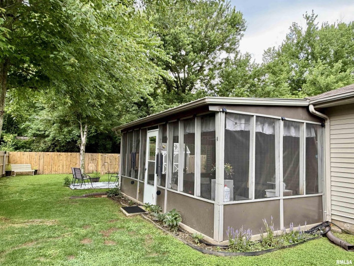 302 LINDSEY Avenue, Metropolis, Illinois 62960, 2 Bedrooms Bedrooms, 0 ,1 BathroomBathrooms,Residential,For Sale,LINDSEY,0,RMAEB458314
