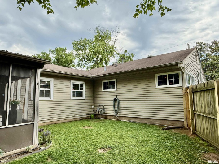 302 LINDSEY Avenue, Metropolis, Illinois 62960, 2 Bedrooms Bedrooms, 0 ,1 BathroomBathrooms,Residential,For Sale,LINDSEY,0,RMAEB458314