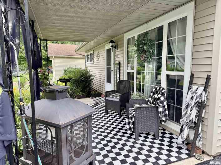 302 LINDSEY Avenue, Metropolis, Illinois 62960, 2 Bedrooms Bedrooms, 0 ,1 BathroomBathrooms,Residential,For Sale,LINDSEY,0,RMAEB458314