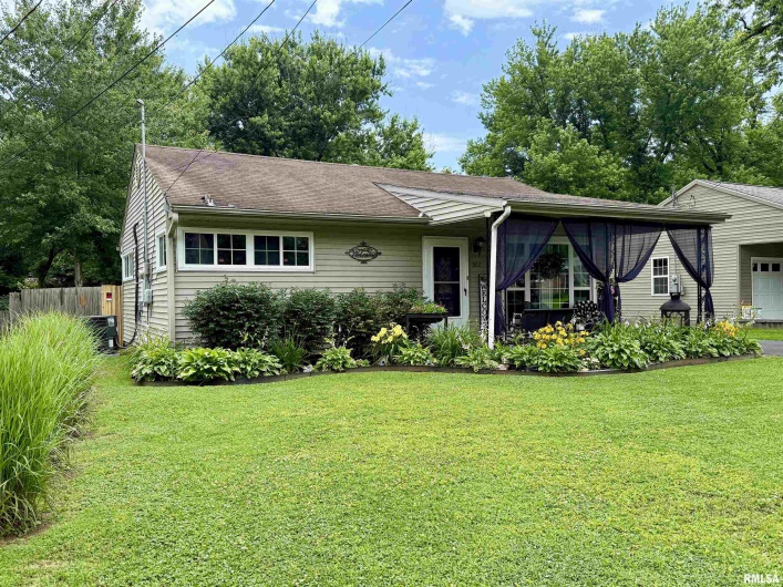 302 LINDSEY Avenue, Metropolis, Illinois 62960, 2 Bedrooms Bedrooms, 0 ,1 BathroomBathrooms,Residential,For Sale,LINDSEY,0,RMAEB458314
