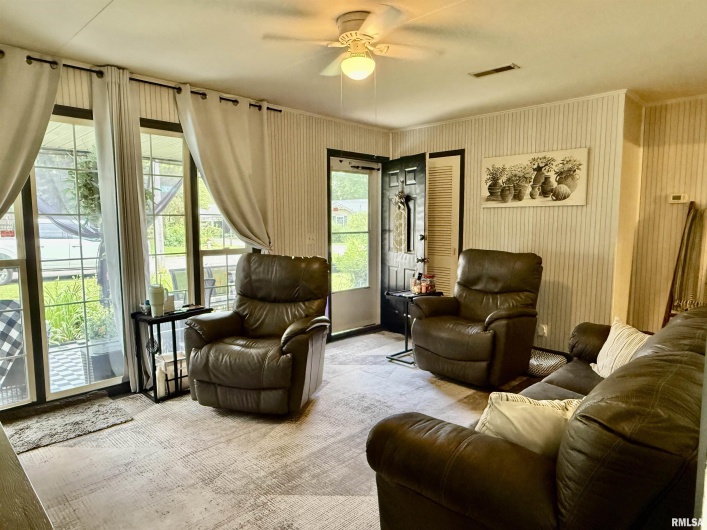 302 LINDSEY Avenue, Metropolis, Illinois 62960, 2 Bedrooms Bedrooms, 0 ,1 BathroomBathrooms,Residential,For Sale,LINDSEY,0,RMAEB458314