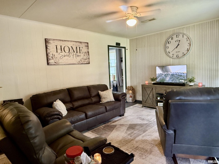 302 LINDSEY Avenue, Metropolis, Illinois 62960, 2 Bedrooms Bedrooms, 0 ,1 BathroomBathrooms,Residential,For Sale,LINDSEY,0,RMAEB458314