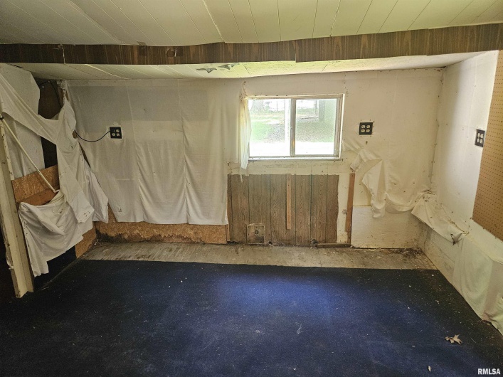 1233 HARRISON Road, Murphysboro, Illinois 62966, 2 Bedrooms Bedrooms, 0 ,2 BathroomsBathrooms,Residential,For Sale,HARRISON,0,RMAEB458315