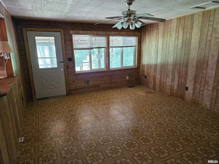 1233 HARRISON Road, Murphysboro, Illinois 62966, 2 Bedrooms Bedrooms, 0 ,2 BathroomsBathrooms,Residential,For Sale,HARRISON,0,RMAEB458315