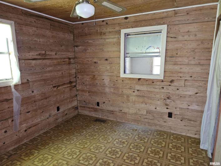 1233 HARRISON Road, Murphysboro, Illinois 62966, 2 Bedrooms Bedrooms, 0 ,2 BathroomsBathrooms,Residential,For Sale,HARRISON,0,RMAEB458315