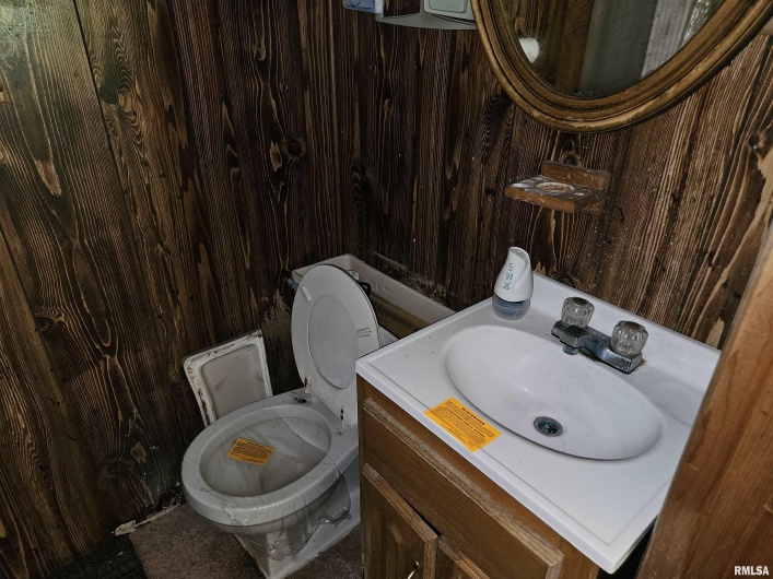 1233 HARRISON Road, Murphysboro, Illinois 62966, 2 Bedrooms Bedrooms, 0 ,2 BathroomsBathrooms,Residential,For Sale,HARRISON,0,RMAEB458315