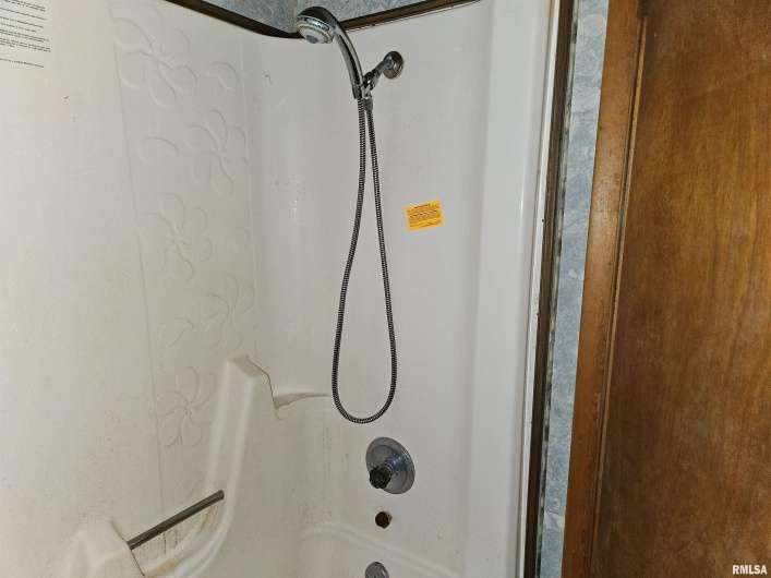 1233 HARRISON Road, Murphysboro, Illinois 62966, 2 Bedrooms Bedrooms, 0 ,2 BathroomsBathrooms,Residential,For Sale,HARRISON,0,RMAEB458315