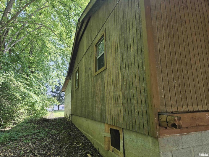 1233 HARRISON Road, Murphysboro, Illinois 62966, 2 Bedrooms Bedrooms, 0 ,2 BathroomsBathrooms,Residential,For Sale,HARRISON,0,RMAEB458315
