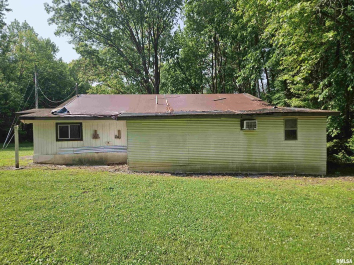1233 HARRISON Road, Murphysboro, Illinois 62966, 2 Bedrooms Bedrooms, 0 ,2 BathroomsBathrooms,Residential,For Sale,HARRISON,0,RMAEB458315