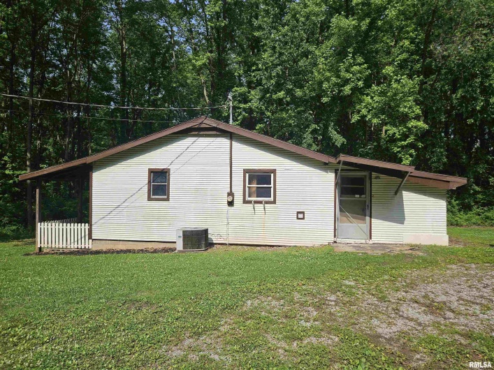 1233 HARRISON Road, Murphysboro, Illinois 62966, 2 Bedrooms Bedrooms, 0 ,2 BathroomsBathrooms,Residential,For Sale,HARRISON,0,RMAEB458315