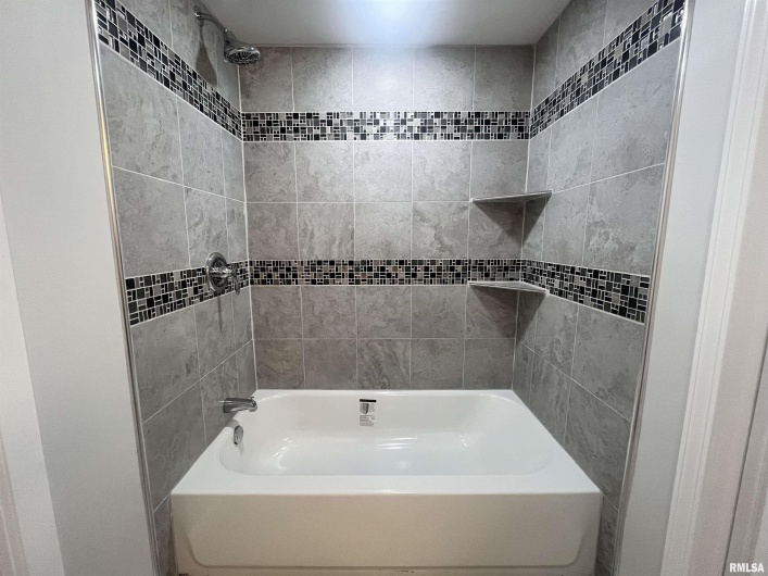 421 18TH Street, Herrin, Illinois 62948, 2 Bedrooms Bedrooms, 0 ,1 BathroomBathrooms,Residential,For Sale,18TH,0,RMAEB457339