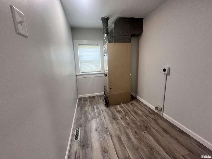 421 18TH Street, Herrin, Illinois 62948, 2 Bedrooms Bedrooms, 0 ,1 BathroomBathrooms,Residential,For Sale,18TH,0,RMAEB457339