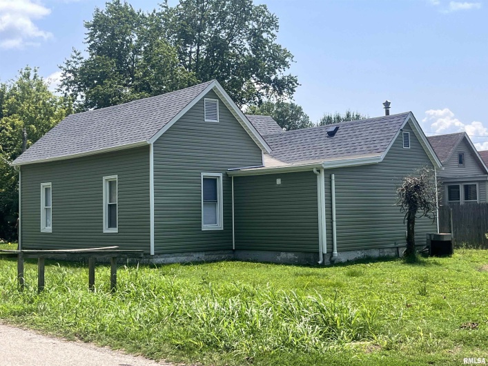 421 18TH Street, Herrin, Illinois 62948, 2 Bedrooms Bedrooms, 0 ,1 BathroomBathrooms,Residential,For Sale,18TH,0,RMAEB457339
