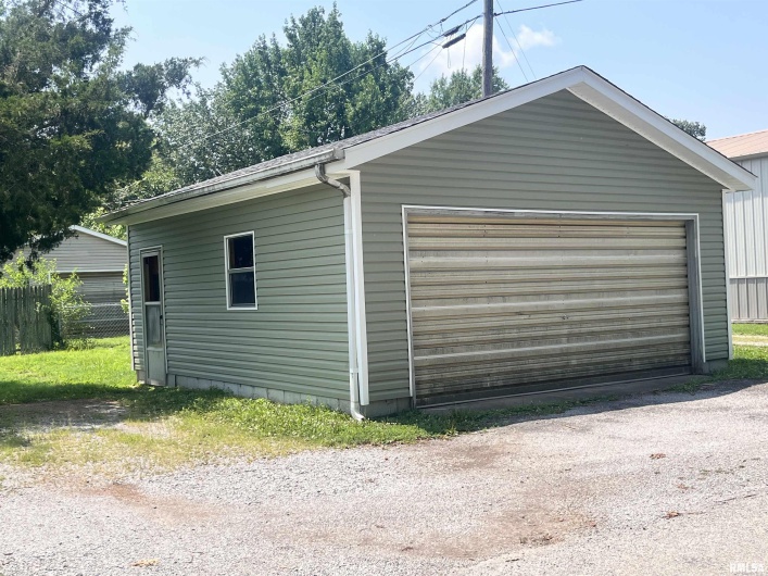 421 18TH Street, Herrin, Illinois 62948, 2 Bedrooms Bedrooms, 0 ,1 BathroomBathrooms,Residential,For Sale,18TH,0,RMAEB457339