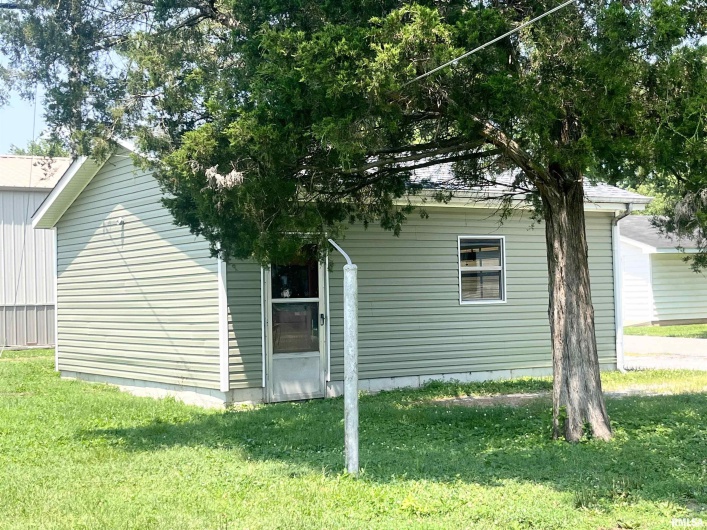421 18TH Street, Herrin, Illinois 62948, 2 Bedrooms Bedrooms, 0 ,1 BathroomBathrooms,Residential,For Sale,18TH,0,RMAEB457339