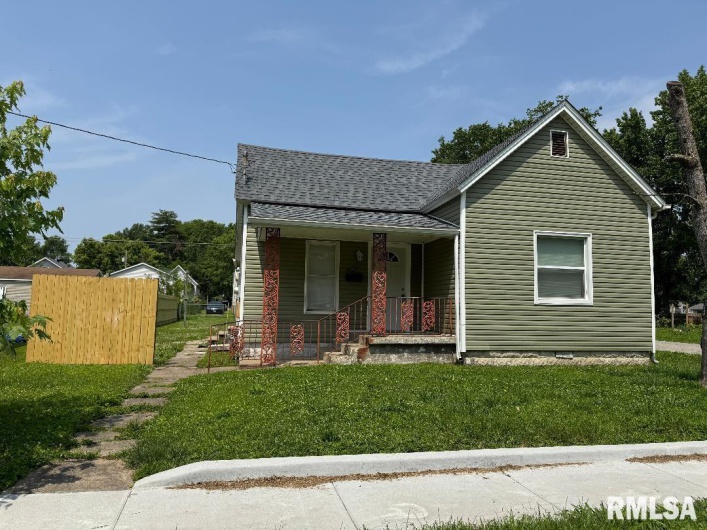 421 18TH Street, Herrin, Illinois 62948, 2 Bedrooms Bedrooms, 0 ,1 BathroomBathrooms,Residential,For Sale,18TH,0,RMAEB457339