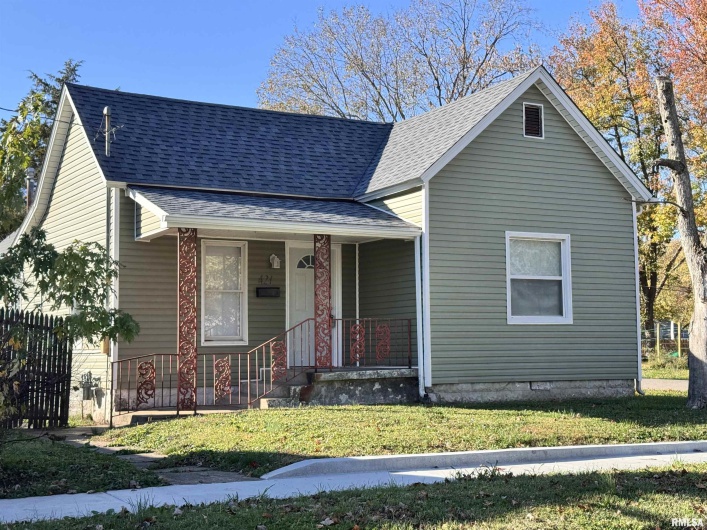 421 18TH Street, Herrin, Illinois 62948, 2 Bedrooms Bedrooms, 0 ,1 BathroomBathrooms,Residential,For Sale,18TH,0,RMAEB457339