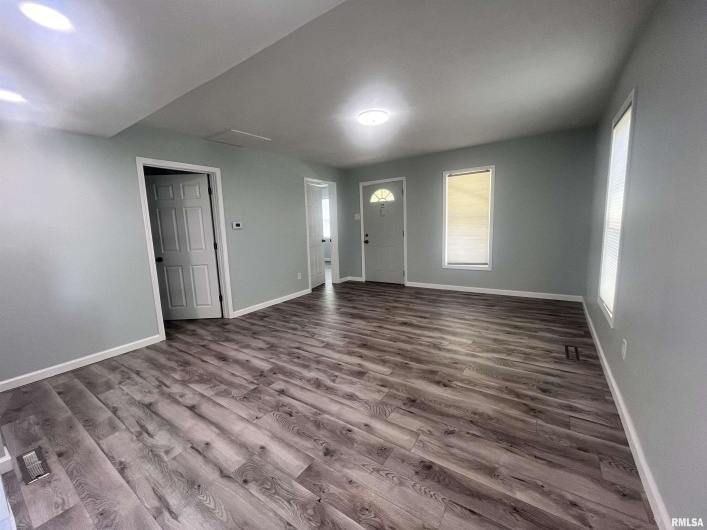 421 18TH Street, Herrin, Illinois 62948, 2 Bedrooms Bedrooms, 0 ,1 BathroomBathrooms,Residential,For Sale,18TH,0,RMAEB457339