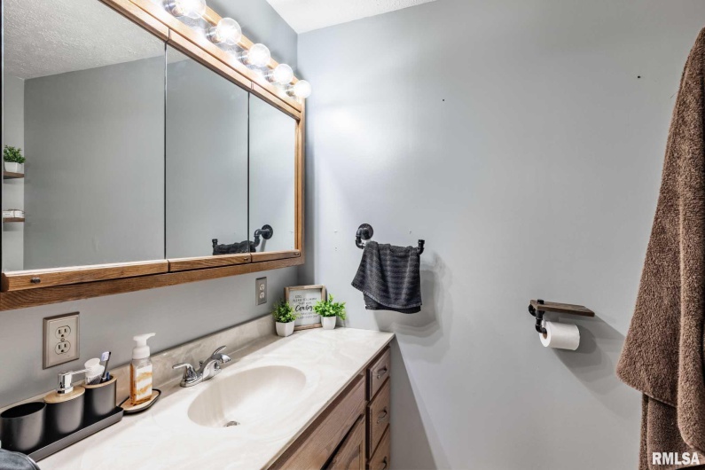 12535 Blackberry Hills Lane, Marion, Illinois 62959, 3 Bedrooms Bedrooms, 0 ,1 BathroomBathrooms,Residential,For Sale,Blackberry Hills,0,RMAQC4264146