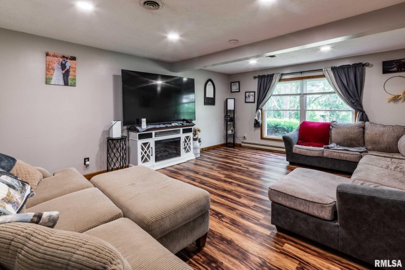 12535 Blackberry Hills Lane, Marion, Illinois 62959, 3 Bedrooms Bedrooms, 0 ,1 BathroomBathrooms,Residential,For Sale,Blackberry Hills,0,RMAQC4264146