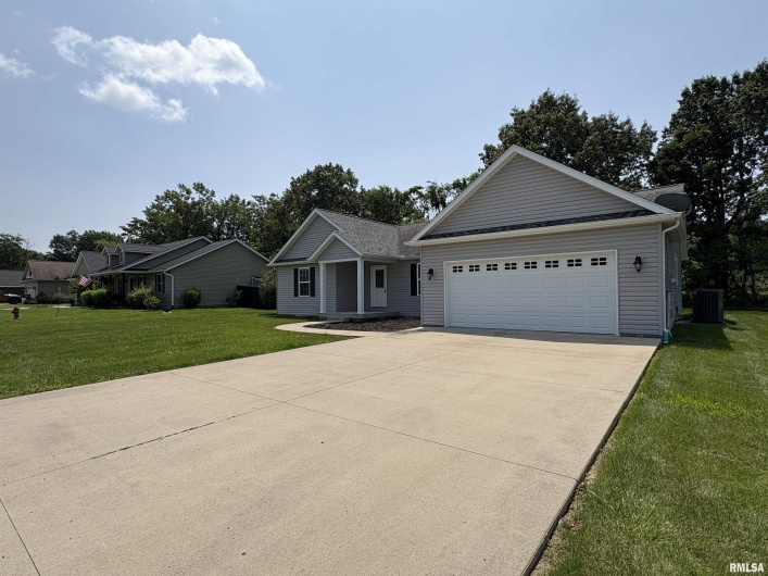 6005 CHANDLER Drive, Carterville, Illinois 62918, 4 Bedrooms Bedrooms, 0 ,2 BathroomsBathrooms,Residential,For Sale,CHANDLER,0,RMAEB458329