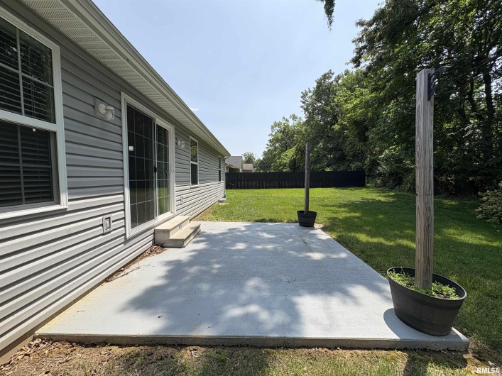 6005 CHANDLER Drive, Carterville, Illinois 62918, 4 Bedrooms Bedrooms, 0 ,2 BathroomsBathrooms,Residential,For Sale,CHANDLER,0,RMAEB458329