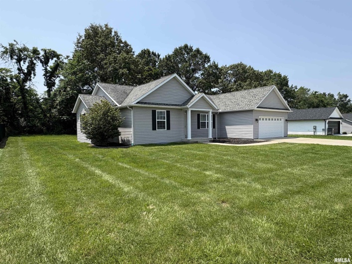 6005 CHANDLER Drive, Carterville, Illinois 62918, 4 Bedrooms Bedrooms, 0 ,2 BathroomsBathrooms,Residential,For Sale,CHANDLER,0,RMAEB458329