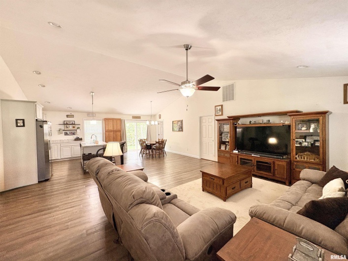 6005 CHANDLER Drive, Carterville, Illinois 62918, 4 Bedrooms Bedrooms, 0 ,2 BathroomsBathrooms,Residential,For Sale,CHANDLER,0,RMAEB458329