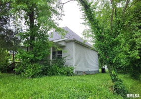 728 ILLINOIS Avenue, Carterville, Illinois 62918-2015, 2 Bedrooms Bedrooms, 0 ,1 BathroomBathrooms,Residential,For Sale,ILLINOIS,0,RMACA1037071