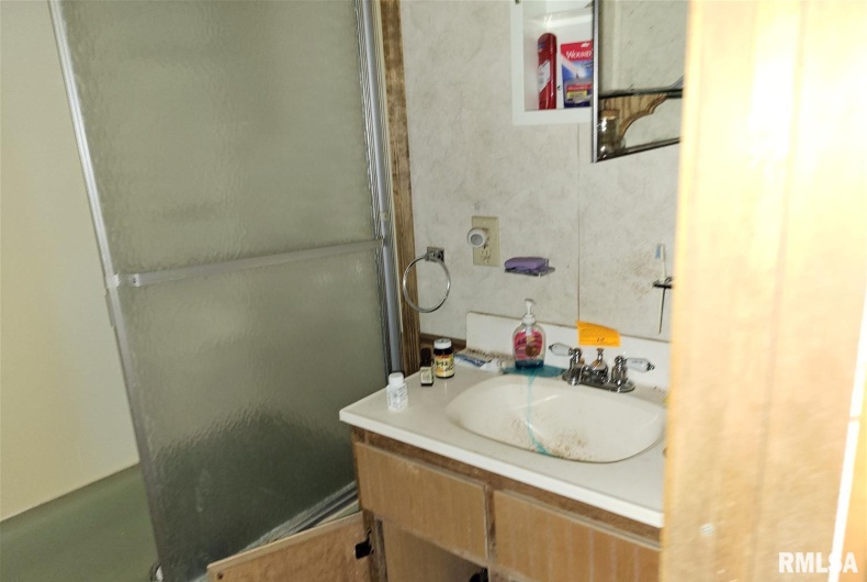 728 ILLINOIS Avenue, Carterville, Illinois 62918-2015, 2 Bedrooms Bedrooms, 0 ,1 BathroomBathrooms,Residential,For Sale,ILLINOIS,0,RMACA1037071