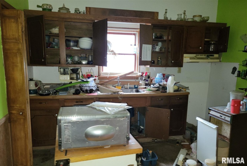 728 ILLINOIS Avenue, Carterville, Illinois 62918-2015, 2 Bedrooms Bedrooms, 0 ,1 BathroomBathrooms,Residential,For Sale,ILLINOIS,0,RMACA1037071